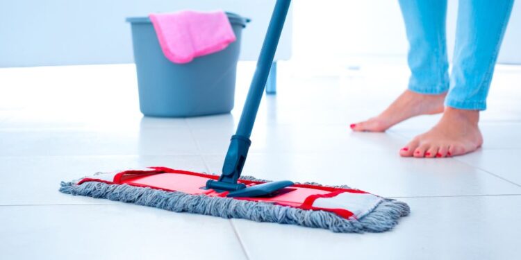 Saiba remover fiapos do chão sem precisar varrer!