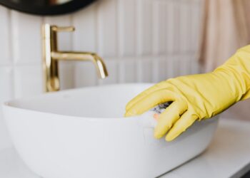 Segredos de hotéis para evitar mau cheiro no banheiro