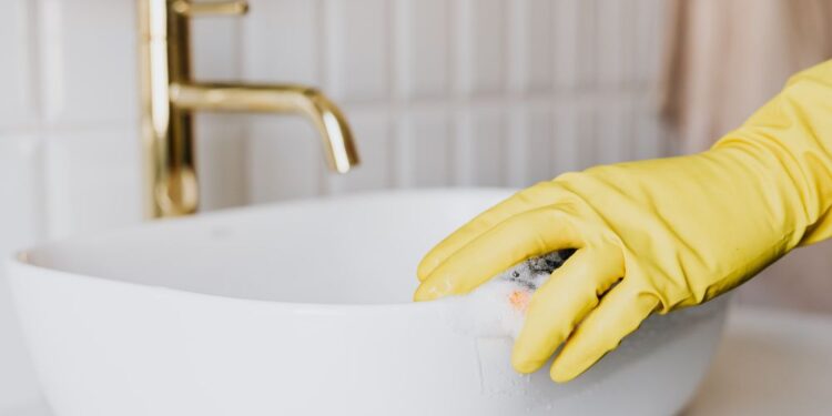 Segredos de hotéis para evitar mau cheiro no banheiro