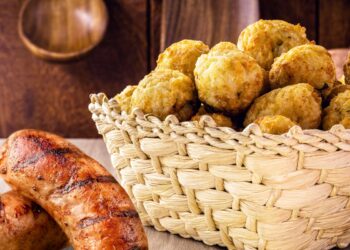 bolinho de linguiça com queijo