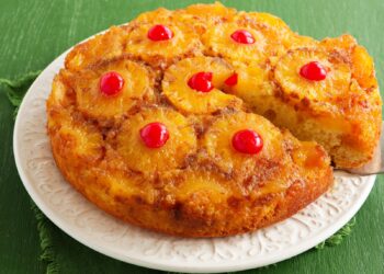 bolo de abacaxi caramelizado