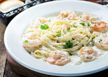 Camarão com Fettuccine ao molho cremoso; SÓ FAÇA
