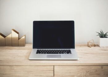 erros comuns ao limpar eletrônicos