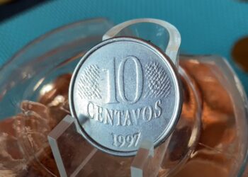 Moeda de 10 centavos ano 1997 e seus incríveis erros de cunhagem que valem até R$ 350!