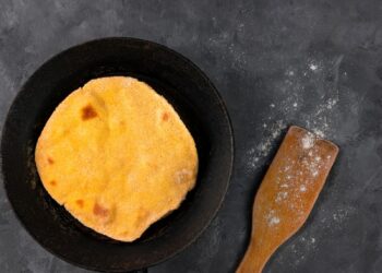 pão pita recheado e feito na frigideira