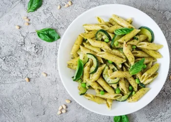 macarrão com molho pesto