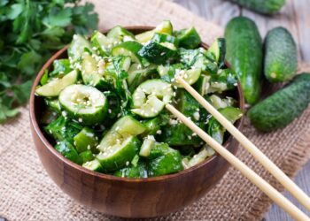 salada coreana de pepino