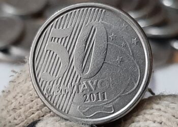 Moedas com o erro de letras faltando