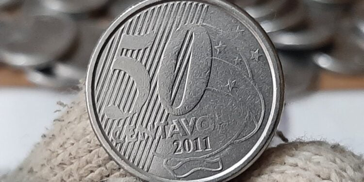 Moedas com o erro de letras faltando