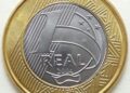 Moeda de 1 real de 2004 com reverso invertido