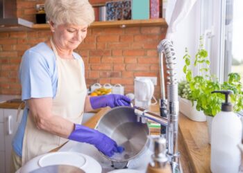 Quando Substituir a Esponja de Lavar Louça?