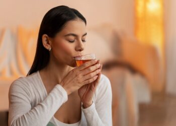 Chá "sossega leão": Tenha um sono profundo e reparador com essa receita