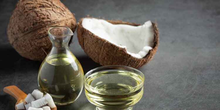Deixe a Química de Lado 7 Maneiras de Usar Óleo de Coco para uma Beleza Autêntica