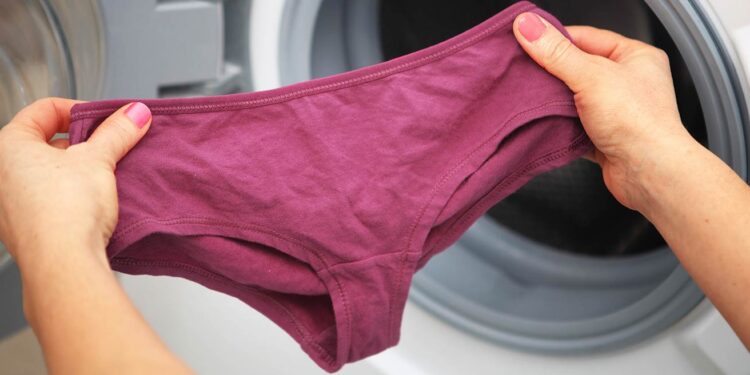como lavar calcinha
