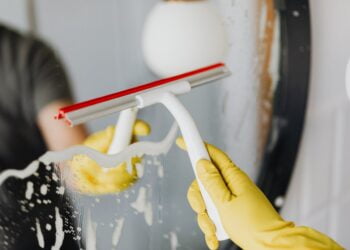 como limpar janelas e vidros