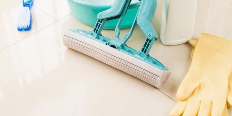 Truque de limpeza pra quem tem PORCELANATO em casa; Confira