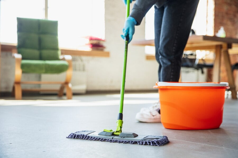 Detergente Amarelo: O Aliado dos Pisos e Superfícies