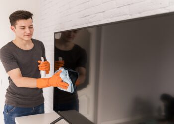 Sem Manchas, Sem Problemas: Dicas para uma Tela de TV Sempre Limpa