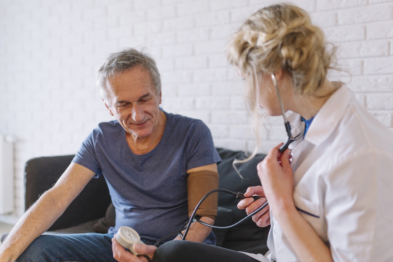 Pressão Sob Controle: 5 Dicas para Manter a Hipertensão à Distância