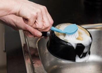 Panelas Sempre Novas? Conheça o Truque Caseiro que Faz Milagres!