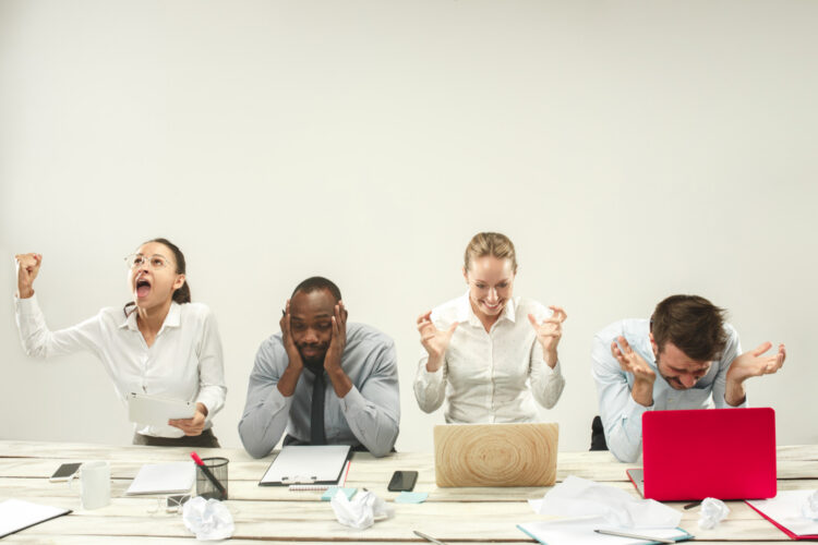 Como são as escalas de trabalho nas maiores economias?