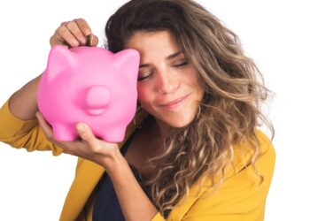 Umas as principais dicas para poupar dinheiro é criar um orçamento pessoal detalhado. Imagem: Freepik