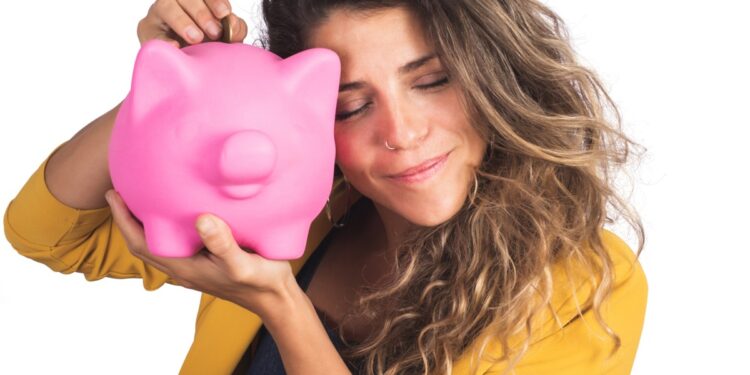 Umas as principais dicas para poupar dinheiro é criar um orçamento pessoal detalhado. Imagem: Freepik