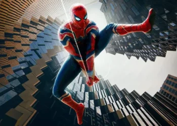 Homem-Aranha da nova trilogia, em um salto entre arranha-céus, com o traje clássico.