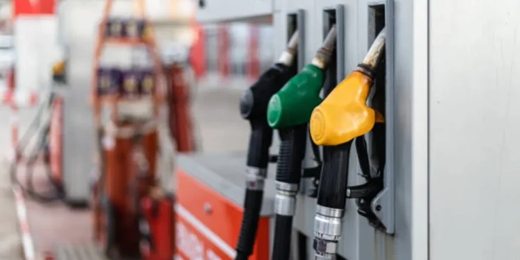 Bombas de combustível em posto de gasolina
