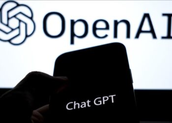 Logo da OpenAI com a interface do ChatGPT, destacando o lançamento do GPT-5.