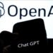Logo da OpenAI com a interface do ChatGPT, destacando o lançamento do GPT-5.